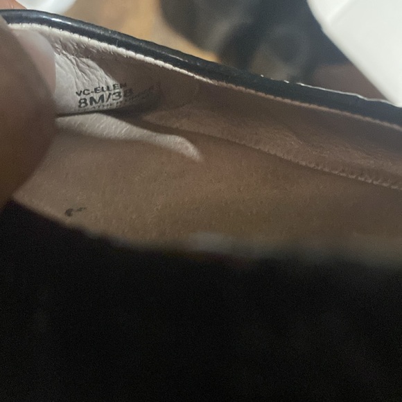 Vince Camuto Black Patent Leather Flats 8 - Picture 4 of 4